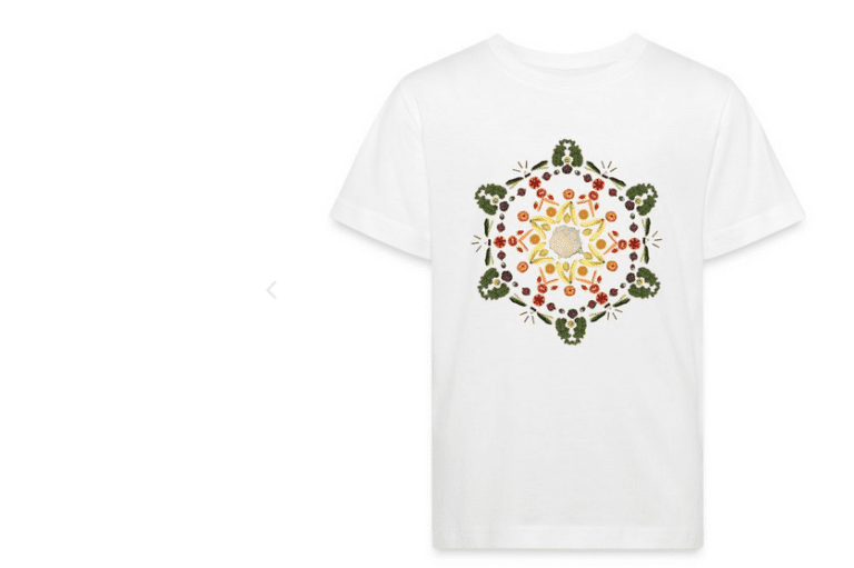 Ein weisses Tshirt mit einem Mandala aus Gemüse drauf